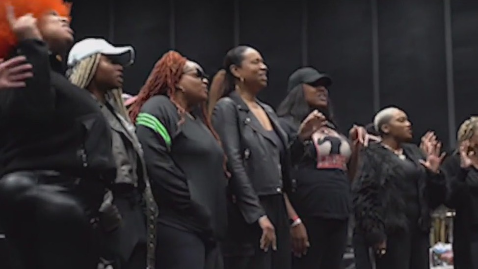 Infusing pop performances with gospel choir music